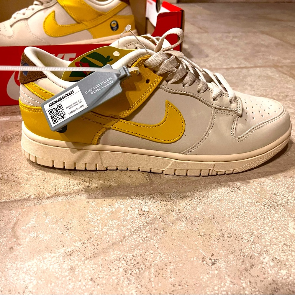 Nike banana dunks